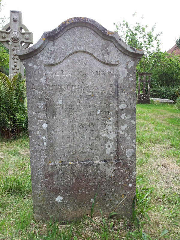 Kenneth Grahame Grave in Oxford at Hollywell cemetery