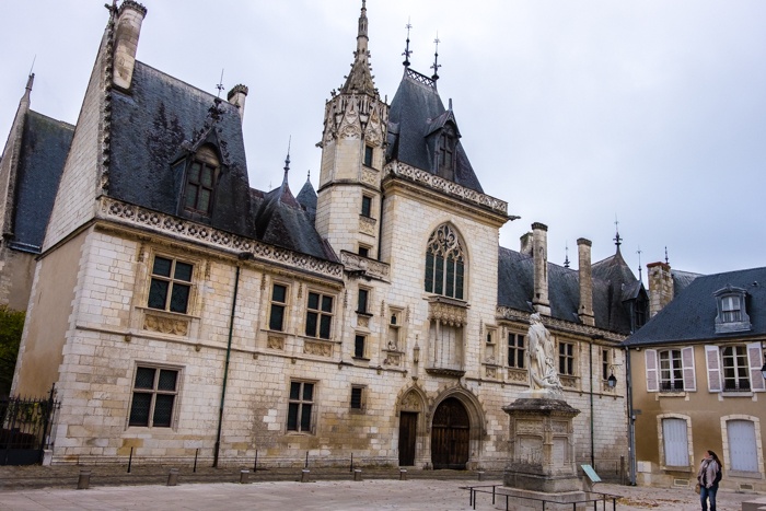 bourges, mercure, hotel, historic, town, cathedral, france, medieval, cobbled, streets, charming, rustic, accommodation, central, castle, palace, travellingbookjunkie,